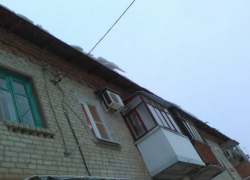 Крыша многоквартирного дома обрушилась из-за снега в Волгоградской области