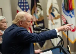 Не свихнувшийся дед, это манера вести бизнес: политтехнолог о трамповской критике Путина