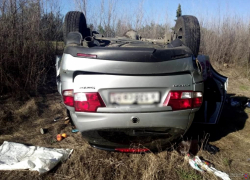 12 часов за рулем: водитель из Саратова вылетел в кювет под Волгоградом и отправил в больницу двух пассажиров