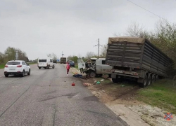 Фура впечаталась в "буханку" со смертельным исходом под Волгоградом