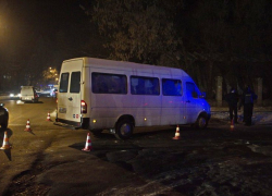 Водитель маршрутки насмерть сбил пешехода на юге Волгограда 