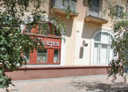 Популярный бар в центре Волгограда крупно оштрафовали за торговлю алкоголем без лицензии