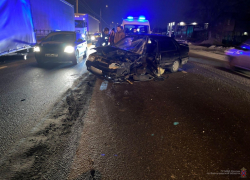 В Волгограде столкнулись два ВАЗа, Mazda и автобус: есть пострадавший 