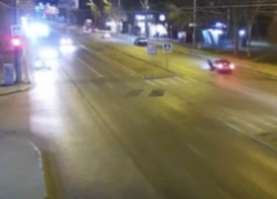 Иномарка снесла волгоградца на "зебре"