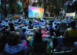 Фильм из нулевых про кризис среднего возраста бесплатно покажут в Волгограде