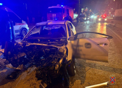 Разорвало Kia, пятеро в больнице: публикуем видео шок-ДТП на перекрестке в Волгограде