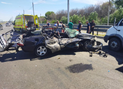 Даже крышу снесло: все о ДТП с грузовиком и тремя пострадавшими на волгоградском мосту