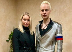 Элегантная блондинка стала особой гостьей  SHAMANа на концерте в Волгограде 