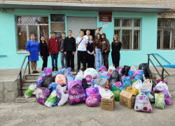 Волгоградские школьники собрала гуманитарную помощь для детей из Мариуполя и ЛНР