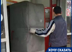 Пенсионерка из Волгограда получила травму черепа из-за упавшего при разгрузке товара контейнера "Магнит"
