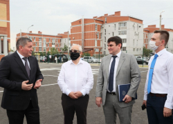 В Волгоград на открытие школы приехал замминистра строительства 