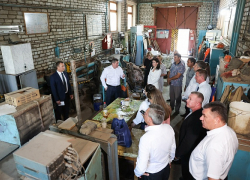 Почувствовать кайф стоя, спуститься в канализацию и пройти УЗИ для беременных: куда волгоградцы послали чиновников 