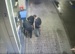 Банда поджигателей с подростком в Волгограде кошмарили должников — видео