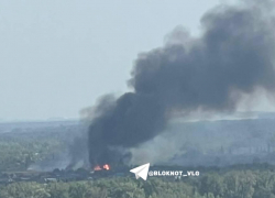 Громадный столб черного дыма заметили жители Волгограда 