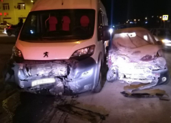 Волгоградка на «Матизе» протаранила межгородскую маршрутку: 2 пострадавших