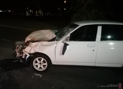 В Волжском в ДТП на развороте пострадали два человека 