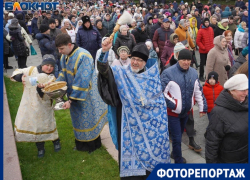 Тысячи человек в крестном ходе дошли до митинга: лучшие кадры из центра Волгограда