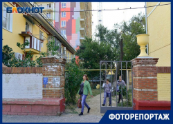 Халтуру капремонта на домах времен Сталинграда показал фотограф