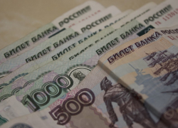 Стало известно, почему рядовой волгоградец живет от получки к получке