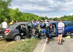 Опубликовано видео с места гибели четверых человек на волгоградской трассе