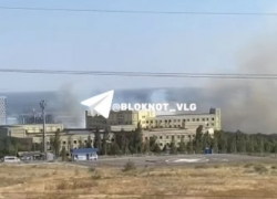 Густой дым возле ТРЦ "Акварель" напугал волгоградцев