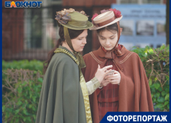 Царицынские красотки и джентльмены попали в объектив фотографа в Волгограде