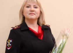 Очаровательная полковник полиции «купается» в поздравлениях