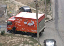 Леденящий холод привел в Волгоград новогодний грузовик Coca-Cola