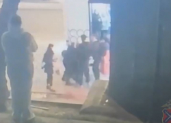 Студента колледжа избили во время поездки на автобусе в Волгограде — видео