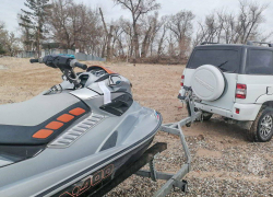 У лихача без прав забрали гидроцикл на штрафстоянку в Волгограде 