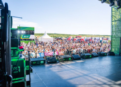 Грандиозный концерт с засекреченным составом звезд готовят в чистом поле под Волгоградом