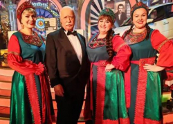 Леонид Якубович расцеловал волгоградских «спелых смородинок»