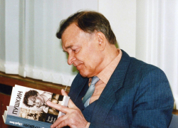 96 лет исполняется почетному гражданину Волгограда Юрию Бондареву