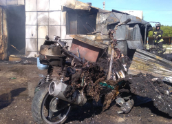 Загоревшаяся автомастерская напугала волгоградцев