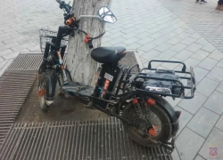 Электровелосипед снес волгоградку на площади Павших борцов 