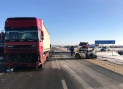 Грузовик с прицепом насмерть расплющил пассажира «Нивы» под Волгоградом