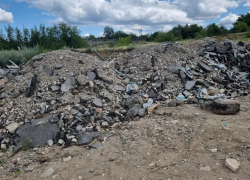 Подрядчик устроил свалку на 500 квадратов у Мокрой Мечетки при ремонте улицы Титова в Волгограде