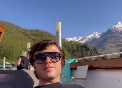 Прохор Шаляпин засветил загадочную Ларисон в пляжном угаре