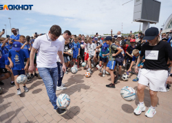 Аршавин, Аленичев и Билялетдинов приехали чеканить мяч в Волгоград: звездный видеорепортаж