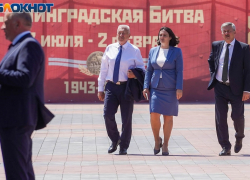 Нацелившаяся на возвращение в облдуму эффектная вице-мэр Кувычко отмечает день рождения