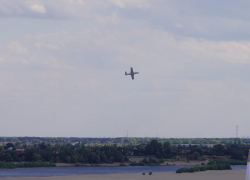 Кульбиты реактивных самолетов в небе над Волгоградом сняли на видео