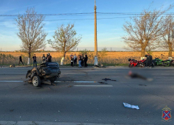 Треш-ДТП на юге Волгограда: Lada разорвало, один человек погиб