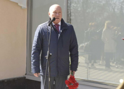 Экс-мэр Виталий Лихачев спрятался в кабинете от неудобных вопросов волгоградцев