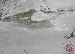 Иномарку и удочки пропавшего рыбака нашли у реки под Волгоградом 