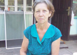 В Волгограде ищут пропавшую пенсионерку в малиновой ветровке и белых шлепках