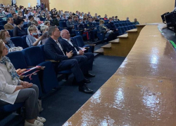 «Во время траура пиарятся на детях»: мэры Волгограда и Волжского в своё рабочее время сгоняют бюджетников на праймериз «Единой России»