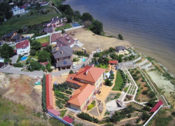 От элитного депутатского поселка на выборы в Волгограде идут уроженцы Украины и Узбекистана 