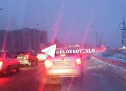 Мощная пробка возникла после открытия новой дороги за 1 млрд в Волгограде