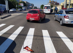 В Волгограде на пустой дороге женщину сбила иномарка: ДТП попало на видео