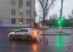 Шок-наезд иномарки на человека в центре Волгограда попал на видео